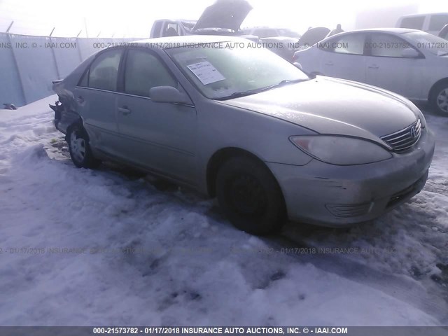 4T1BE32K15U633726 - 2005 TOYOTA CAMRY LE/XLE/SE ნაცრისფერი ფოტო 1