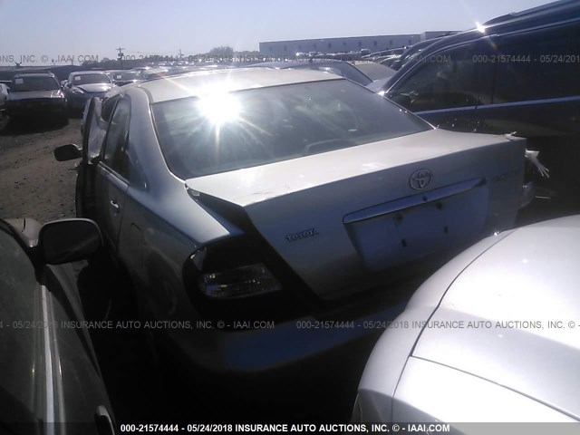 4T1BE32K22U554528 - 2002 TOYOTA CAMRY LE/XLE/SE ვერცხლისფერი ფოტო 3