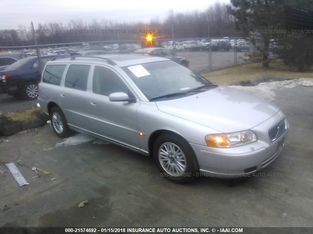 YV1SW640652486260 - 2005 VOLVO V70 SILVER photo 1