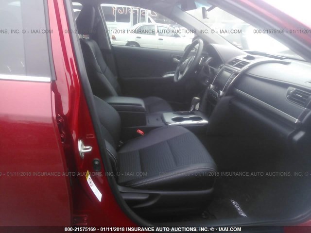 4T1BF1FK8EU869351 - 2014 TOYOTA CAMRY L/SE/LE/XLE 红色 照片 5