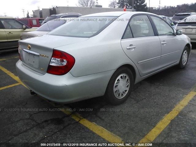 4T1BE32KX3U697843 - 2003 TOYOTA CAMRY LE/XLE/SE SILVER photo 4