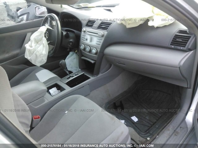 4T1BE46K59U403886 - 2009 TOYOTA CAMRY SE/LE/XLE SILVER photo 5