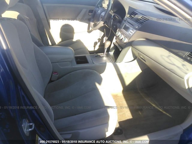 4T4BE46K19R063691 - 2009 TOYOTA CAMRY SE/LE/XLE BLUE photo 5