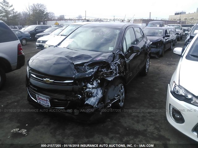 3GNCJKSB8JL179629 - 2018 CHEVROLET TRAX LS BLACK photo 2