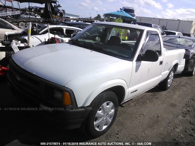 1GCCS1448VK220170 - 1997 CHEVROLET S TRUCK S10 WHITE photo 2