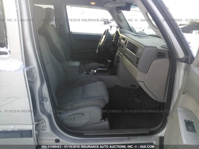 1J8HG48K57C685819 - 2007 JEEP COMMANDER SILVER photo 5