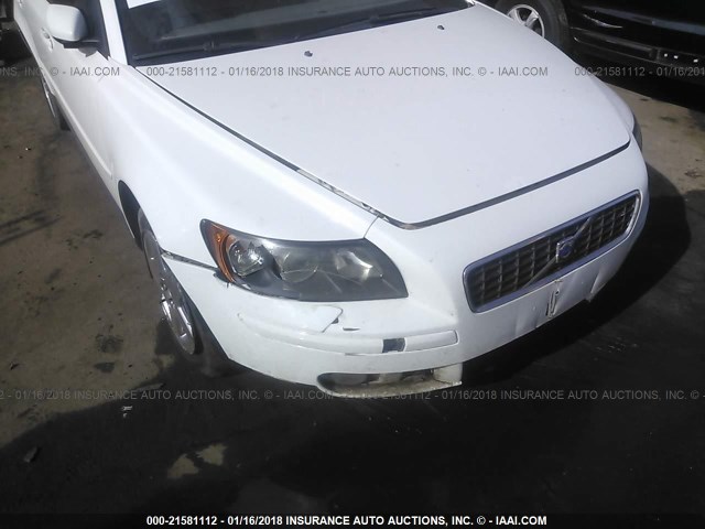 YV1MH682762157101 - 2006 VOLVO S40 T5 WHITE photo 6