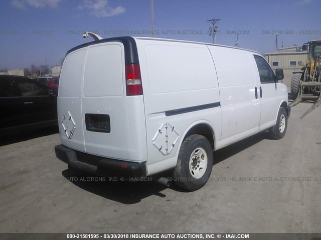 1GTW7FCA4C1191840 - 2012 GMC SAVANA G2500 WHITE photo 4