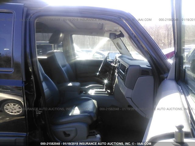 1J8HG48K06C252374 - 2006 JEEP COMMANDER BLACK photo 5