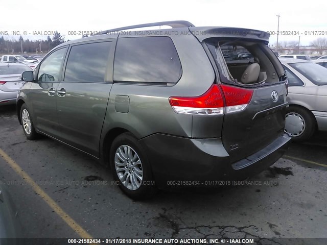 5TDYK3DC6BS004167 - 2011 TOYOTA SIENNA XLE/LIMITED GREEN photo 3