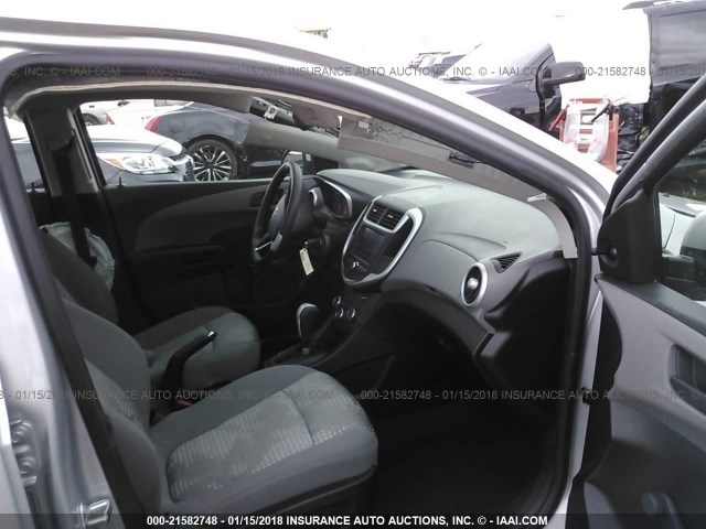 1G1JB5SH1H4171402 - 2017 CHEVROLET SONIC LS 银色 照片 5