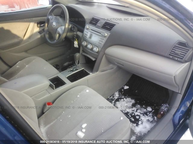 4T1BF3EK7BU582799 - 2011 TOYOTA CAMRY SE/LE/XLE 蓝色 照片 5