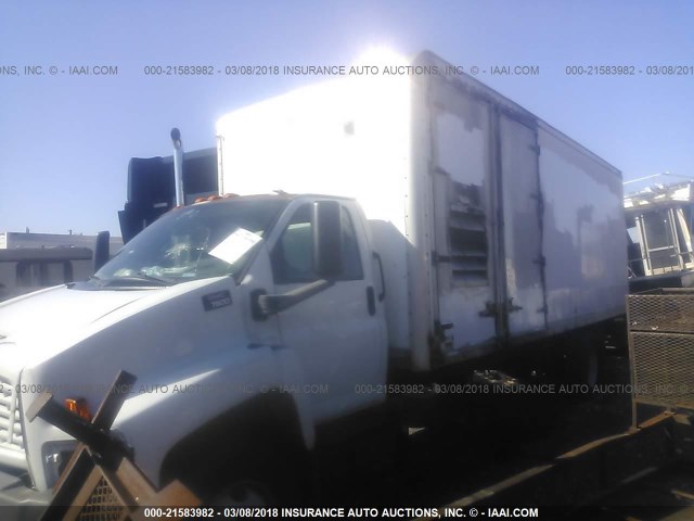 1GDJ7C1387F402796 - 2007 GMC C7500 C7C042 WHITE photo 2