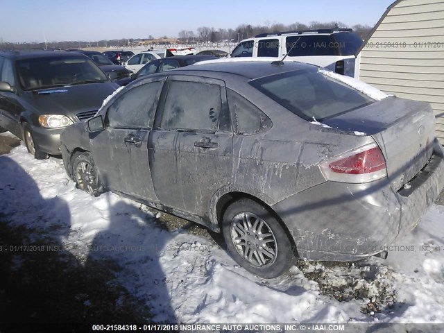 1FAHP35N58W145845 - 2008 FORD FOCUS SE/SEL/SES SILVER photo 3