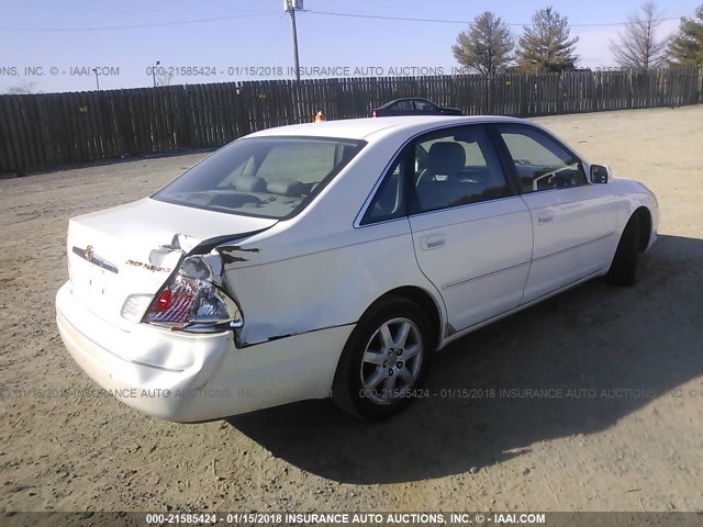 4T1BF28B3YU065921 - 2000 TOYOTA AVALON XL/XLS WHITE photo 4