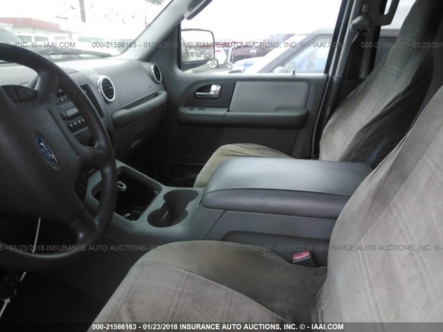 1FMFU15L44LB25431 - 2004 FORD EXPEDITION XLT თეთრი ფოტო 5