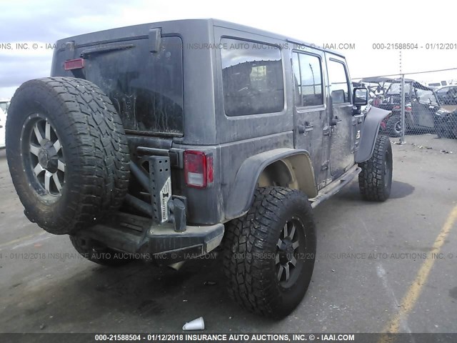 1C4BJWEG9GL249940 - 2016 JEEP WRANGLER UNLIMITE SAHARA GRAY photo 4