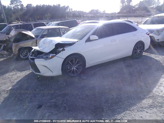 4T1BF1FK1FU956106 - 2015 TOYOTA CAMRY LE/XLE/SE/XSE WHITE photo 2