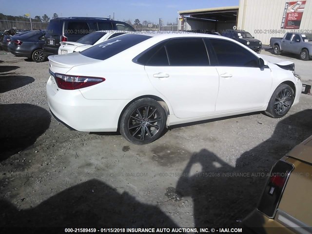 4T1BF1FK1FU956106 - 2015 TOYOTA CAMRY LE/XLE/SE/XSE Weiß Foto 4