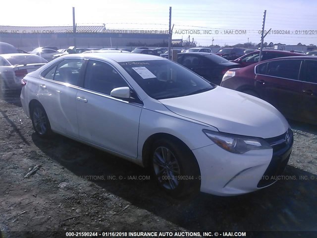 4T1BF1FK0FU067670 - 2015 TOYOTA CAMRY LE/XLE/SE/XSE WHITE photo 1