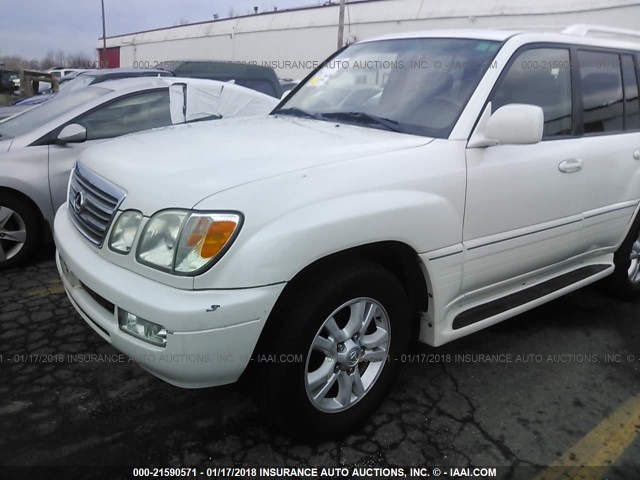 JTJHT00W443542962 - 2004 LEXUS LX 470 WHITE photo 2