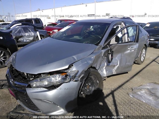 4T4BF1FK2FR509497 - 2015 TOYOTA CAMRY LE/XLE/SE/XSE SILVER photo 2