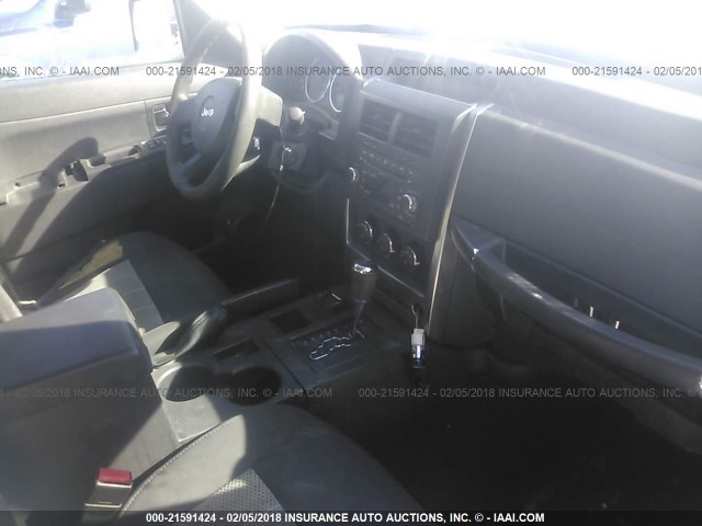 1J8GN28K49W522781 - 2009 JEEP LIBERTY SPORT 银色 照片 5