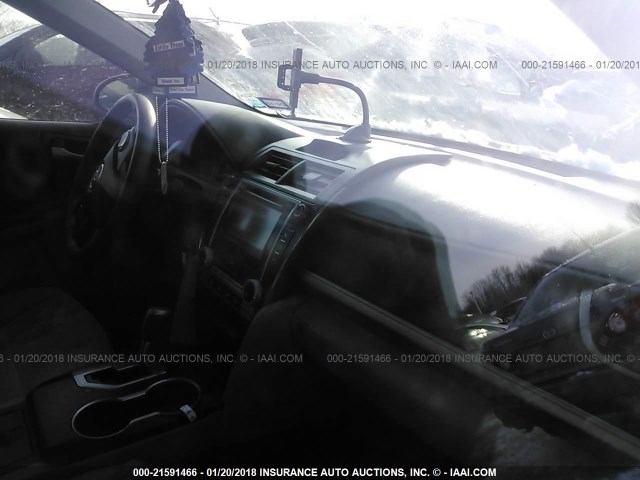 4T4BF1FKXCR198896 - 2012 TOYOTA CAMRY SE/LE/XLE 银色 照片 5