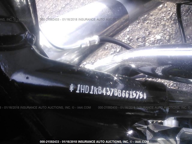 1HD1KB437BB668575 - 2011 HARLEY-DAVIDSON FLHX BLACK photo 10