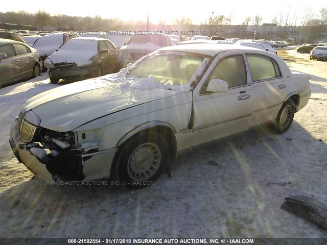 1LNHM81WX2Y626227 - 2002 LINCOLN TOWN CAR EXECUTIVE Белый фото 2