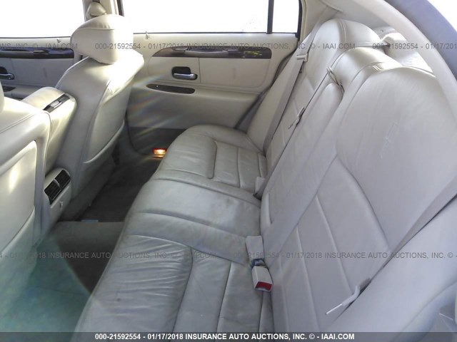 1LNHM81WX2Y626227 - 2002 LINCOLN TOWN CAR EXECUTIVE Белый фото 8