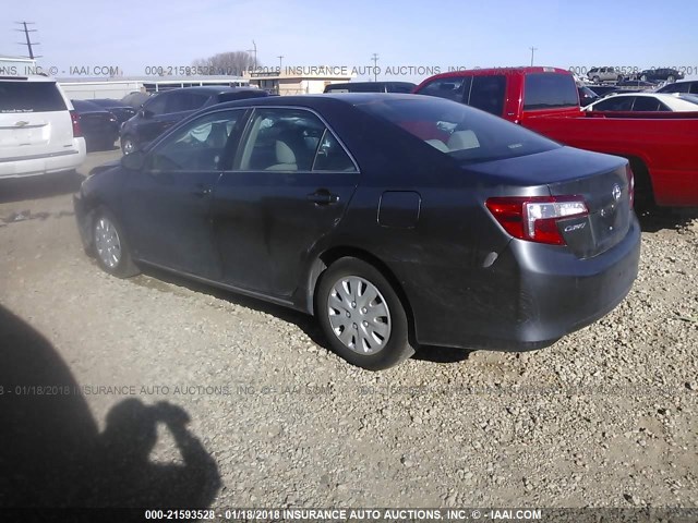 4T1BF1FK6EU415678 - 2014 TOYOTA CAMRY L/SE/LE/XLE GRAY photo 3