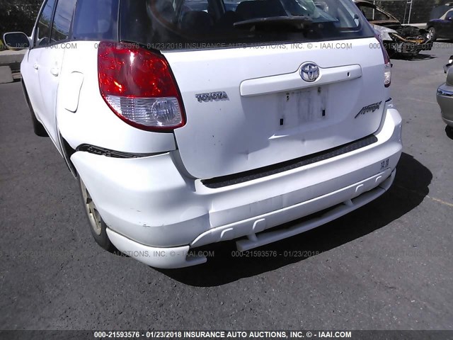 2T1KR32E03C068186 - 2003 TOYOTA COROLLA MATRIX XR WHITE photo 6