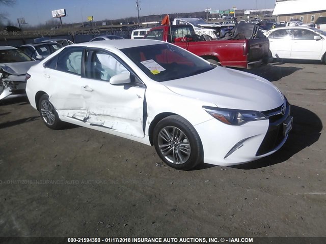 4T1BF1FK4GU157261 - 2016 TOYOTA CAMRY LE/XLE/SE/XSE WHITE photo 1