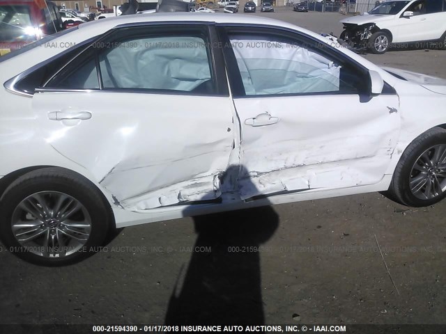 4T1BF1FK4GU157261 - 2016 TOYOTA CAMRY LE/XLE/SE/XSE თეთრი ფოტო 6