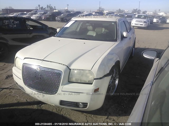 2C3JA53G15H684359 - 2005 CHRYSLER 300 TOURING WHITE photo 2