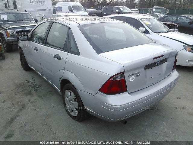 1FAHP34N07W118763 - 2007 FORD FOCUS ZX4/S/SE/SES GRAY photo 3