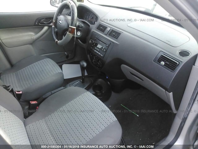 1FAHP34N07W118763 - 2007 FORD FOCUS ZX4/S/SE/SES GRAY photo 5