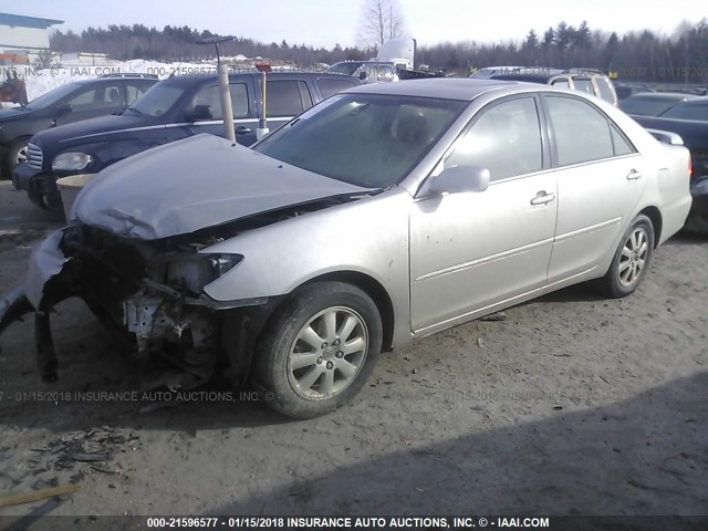 4T1BE30KX4U848801 - 2004 TOYOTA CAMRY LE/XLE/SE ვერცხლისფერი ფოტო 2