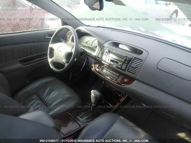 4T1BE30KX4U848801 - 2004 TOYOTA CAMRY LE/XLE/SE ვერცხლისფერი ფოტო 5