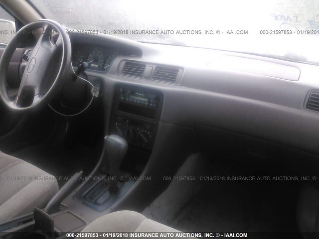 4T1BG22KXWU344057 - 1998 TOYOTA CAMRY CE/LE/XLE 白色 照片 5