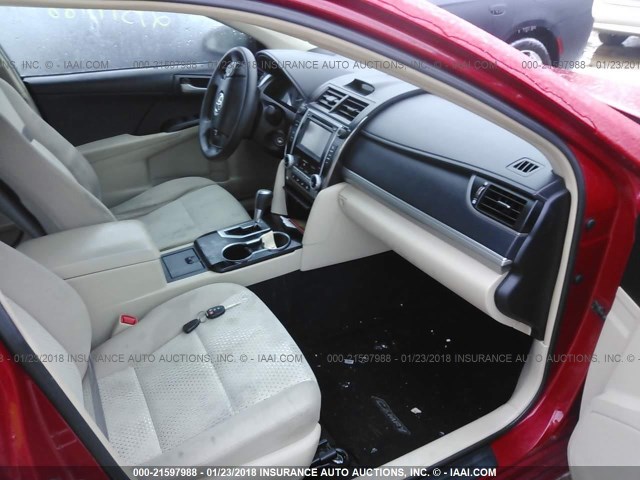 4T4BF1FK9ER358902 - 2014 TOYOTA CAMRY L/SE/LE/XLE Qırmızı foto 5