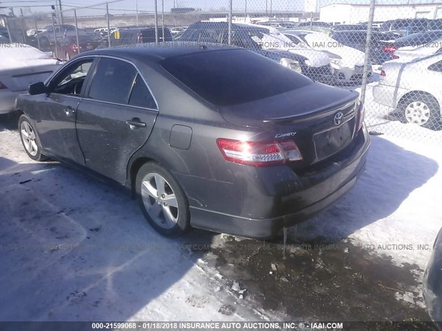 4T1BF3EK8BU221226 - 2011 TOYOTA CAMRY SE/LE/XLE 灰色 照片 3