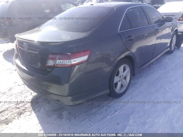 4T1BF3EK8BU221226 - 2011 TOYOTA CAMRY SE/LE/XLE 灰色 照片 4