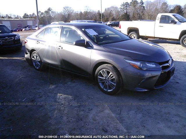 4T1BF1FK5FU036074 - 2015 TOYOTA CAMRY LE/XLE/SE/XSE GRAY photo 1