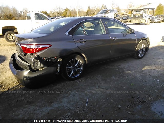 4T1BF1FK5FU036074 - 2015 TOYOTA CAMRY LE/XLE/SE/XSE GRAY photo 4