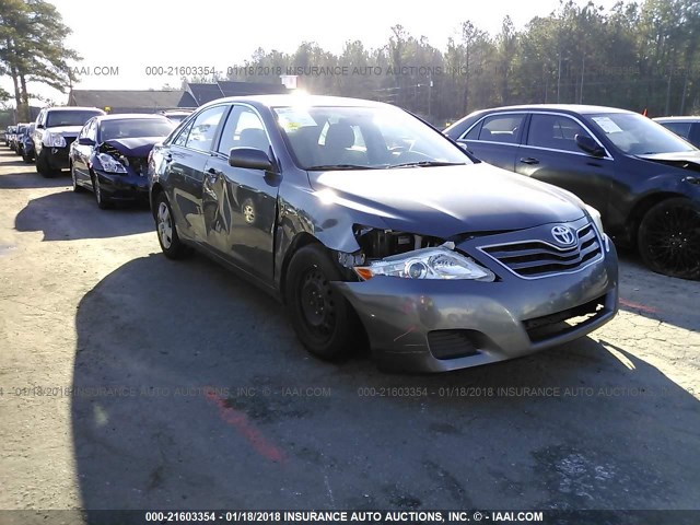 4T1BF3EK4BU592190 - 2011 TOYOTA CAMRY SE/LE/XLE GRAY photo 1