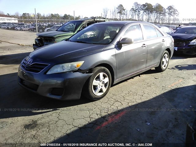 4T1BF3EK4BU592190 - 2011 TOYOTA CAMRY SE/LE/XLE GRAY photo 2