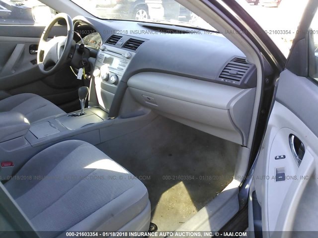 4T1BF3EK4BU592190 - 2011 TOYOTA CAMRY SE/LE/XLE GRAY photo 5