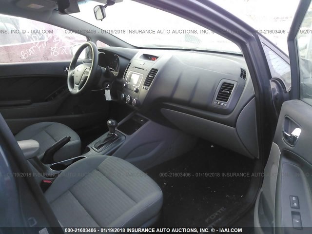 KNAFX4A61G5533582 - 2016 KIA FORTE LX GRAY photo 5